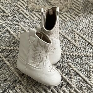 NWOT White Baby Cowgirl Boots